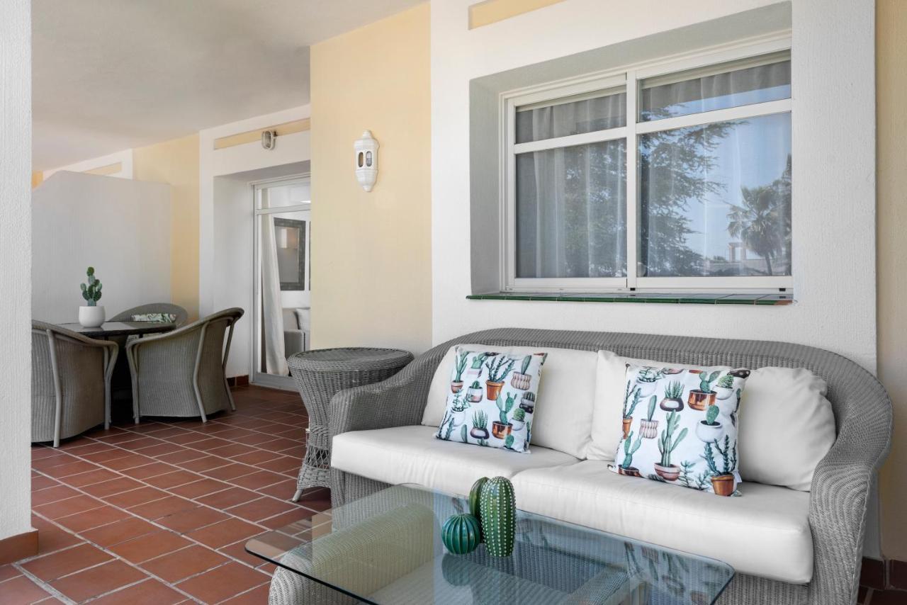 Bright 2 Bedroom Apartment With Parking Space And Swimming Pools In Aloha Gardens Marbella Exteriör bild