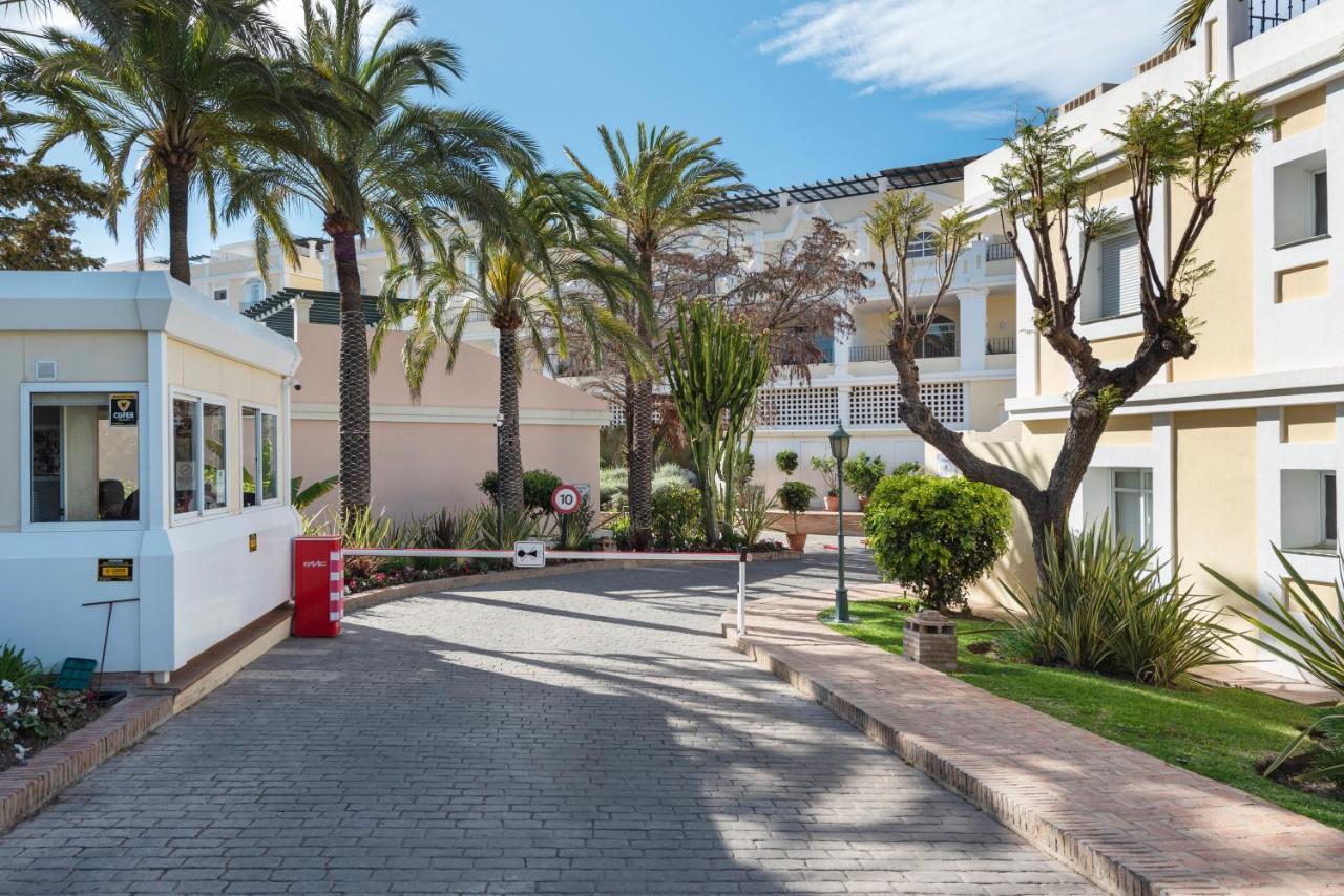 Bright 2 Bedroom Apartment With Parking Space And Swimming Pools In Aloha Gardens Marbella Exteriör bild