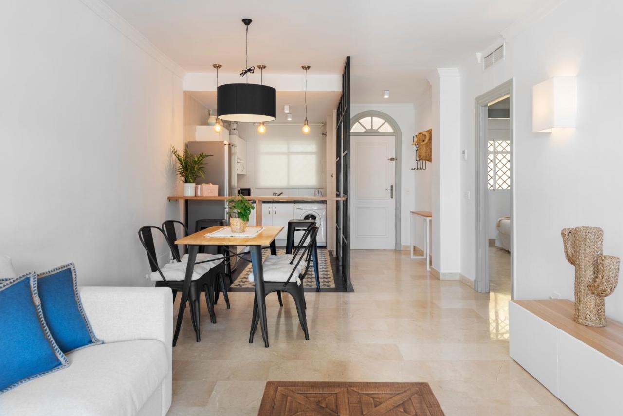 Bright 2 Bedroom Apartment With Parking Space And Swimming Pools In Aloha Gardens Marbella Exteriör bild