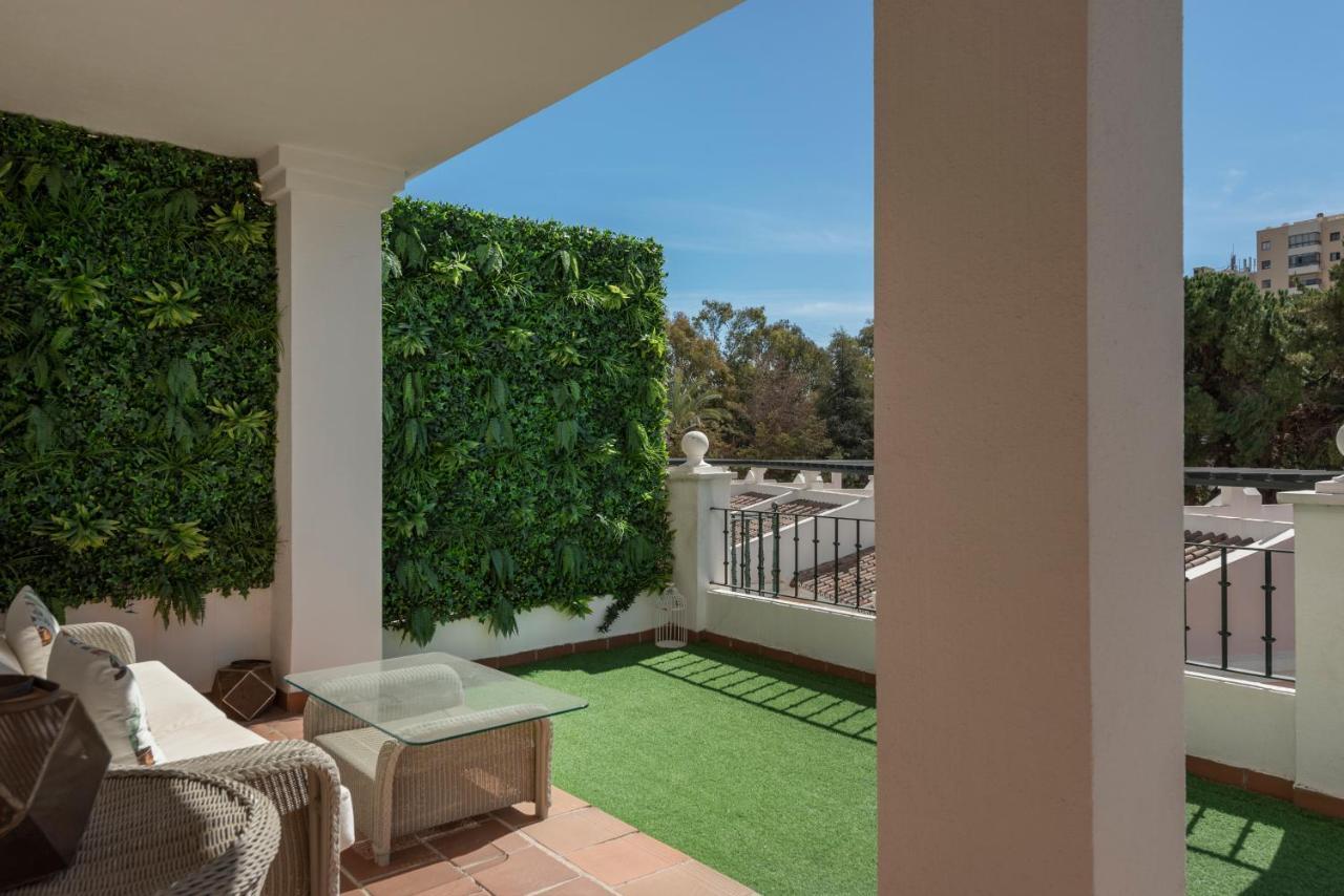 Bright 2 Bedroom Apartment With Parking Space And Swimming Pools In Aloha Gardens Marbella Exteriör bild