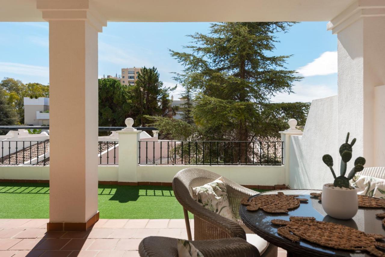 Bright 2 Bedroom Apartment With Parking Space And Swimming Pools In Aloha Gardens Marbella Exteriör bild