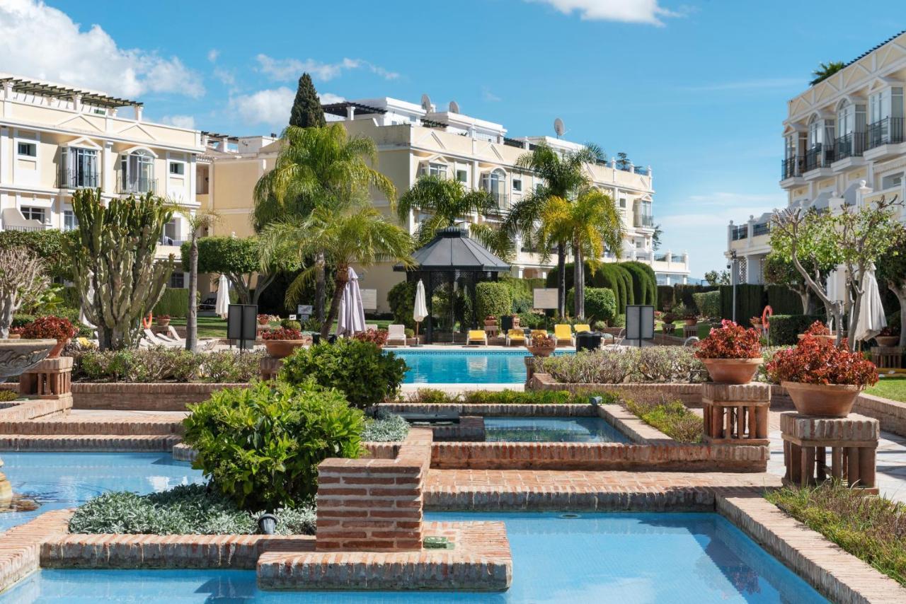 Bright 2 Bedroom Apartment With Parking Space And Swimming Pools In Aloha Gardens Marbella Exteriör bild